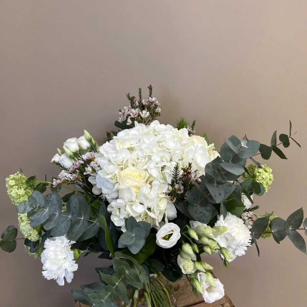 Bouquet blanc, par Langage Des Fleurs, fleuriste à Bastia