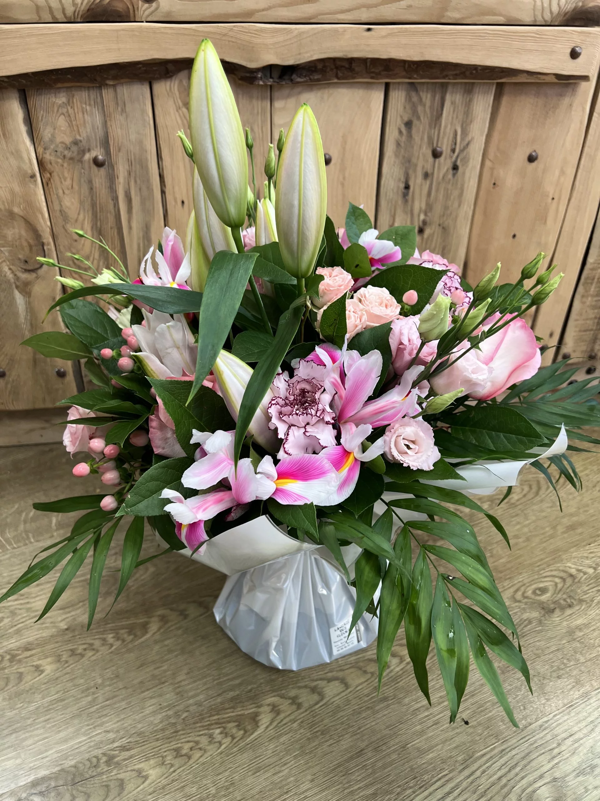 Bouquet Deuil avec réserve d&rsquo;eau, par Langage Des Fleurs, fleuriste à Bastia