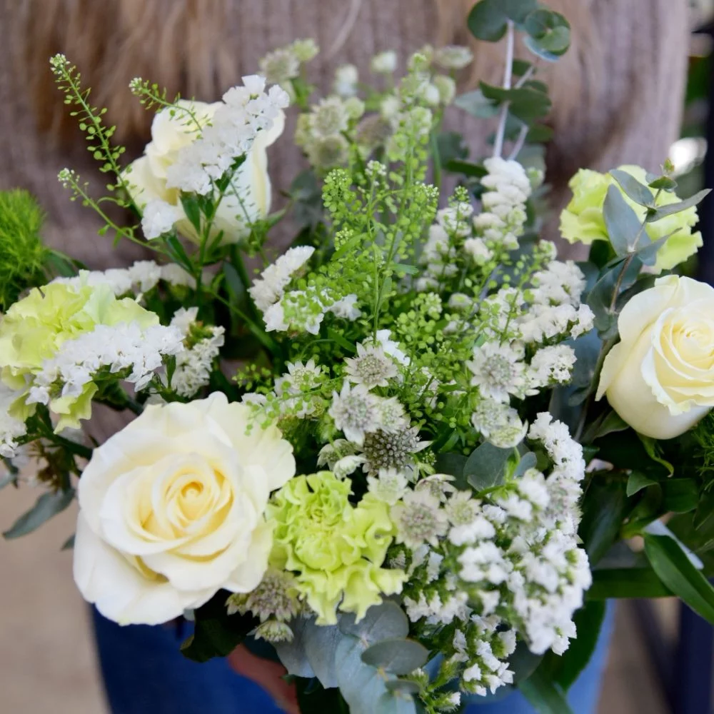 Bouquet Blanc et vert, par Saona Fleuriste, fleuriste à Metz