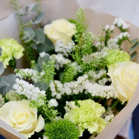 Bouquet Blanc et vert, par Saona Fleuriste, fleuriste à Metz