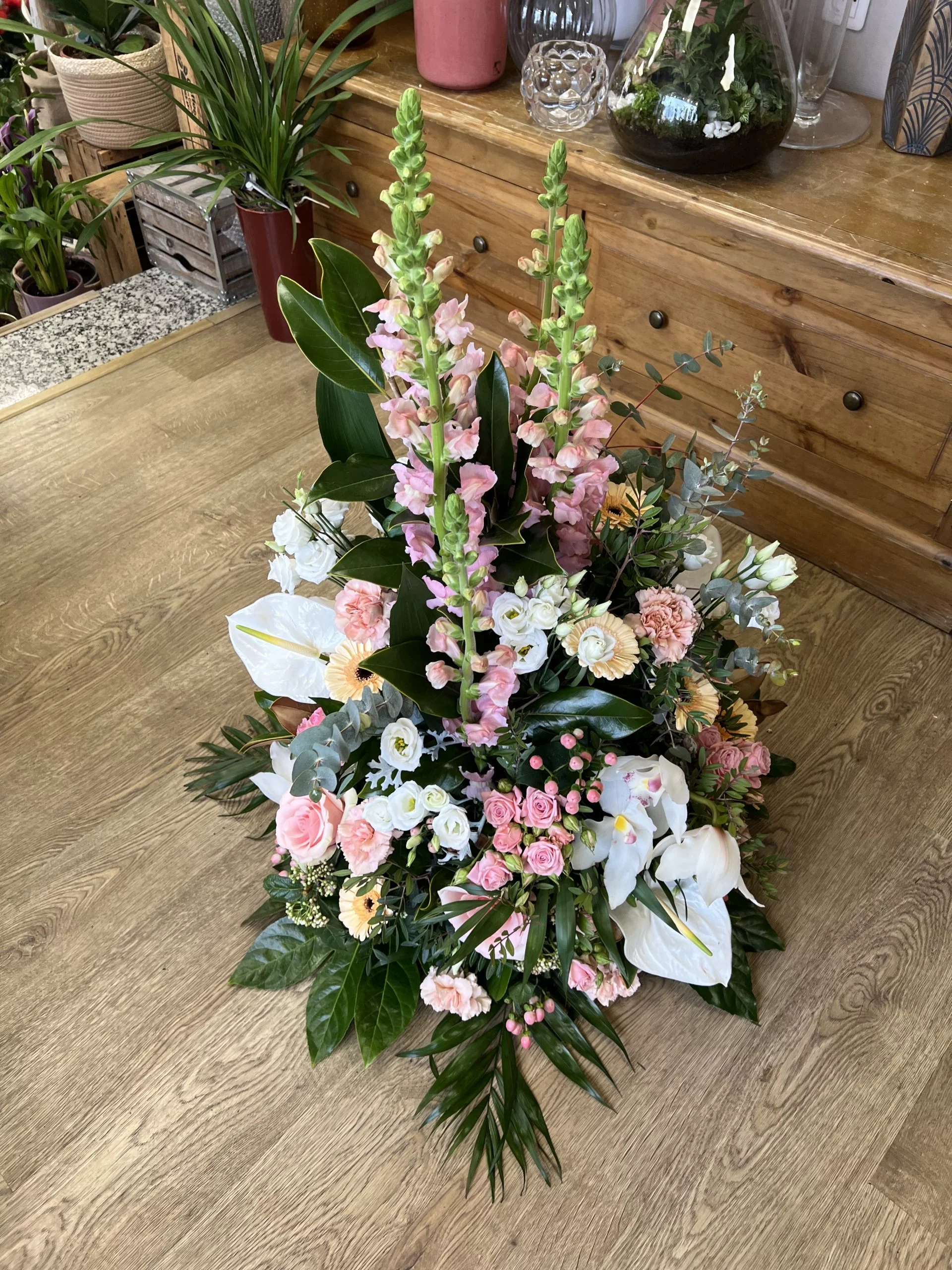 Coussin conique Deuil, par Langage Des Fleurs, fleuriste à Bastia