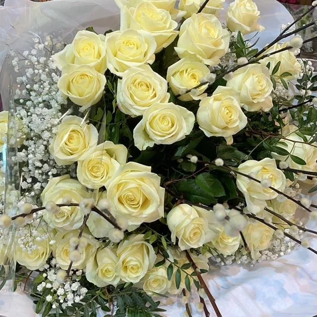bouquet de roses blanches, par L'Enchantement, fleuriste à Lyon