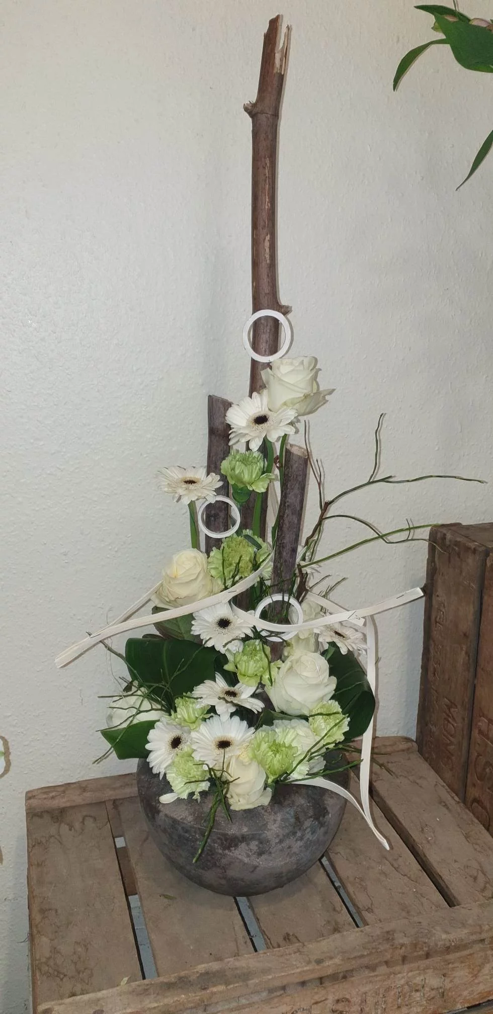 Montage fleurs fraîches, par Fleurs Baccara, fleuriste à Dour
