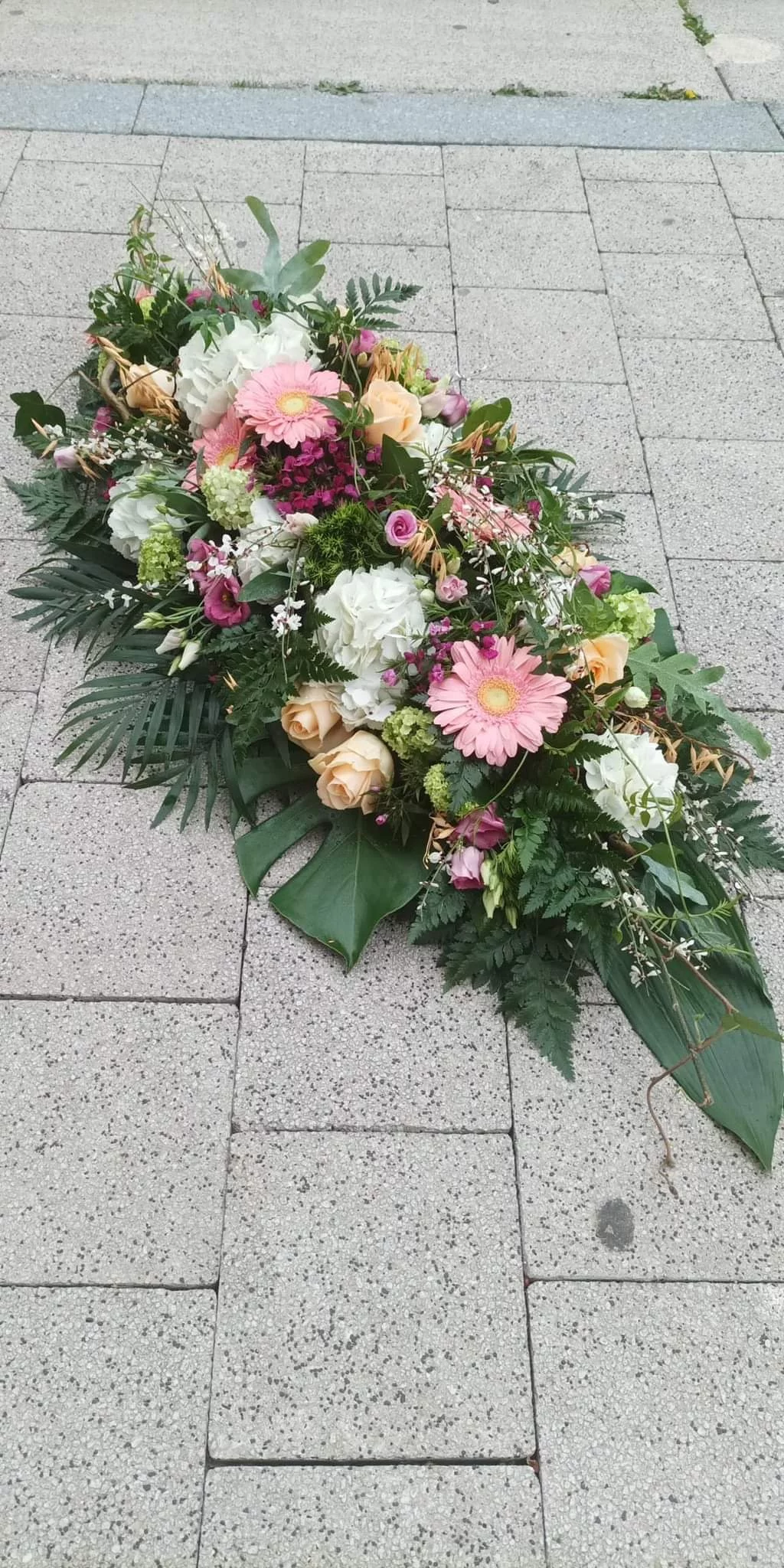 Raquette deuil, par Flore Halle Lanester, fleuriste à Lanester