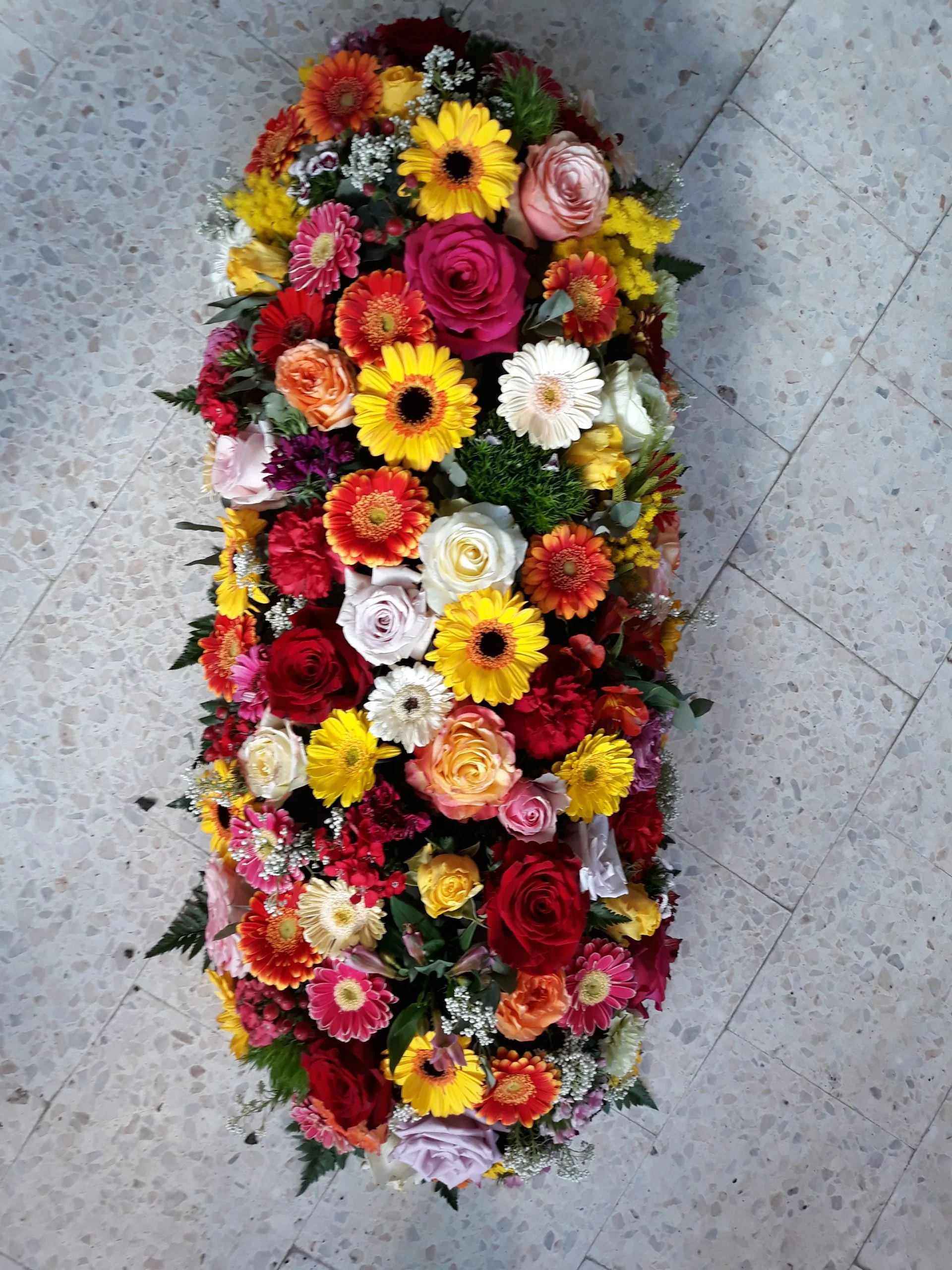 dessus de cercueil, par Le Secret d'une Fleur, fleuriste à Lyon