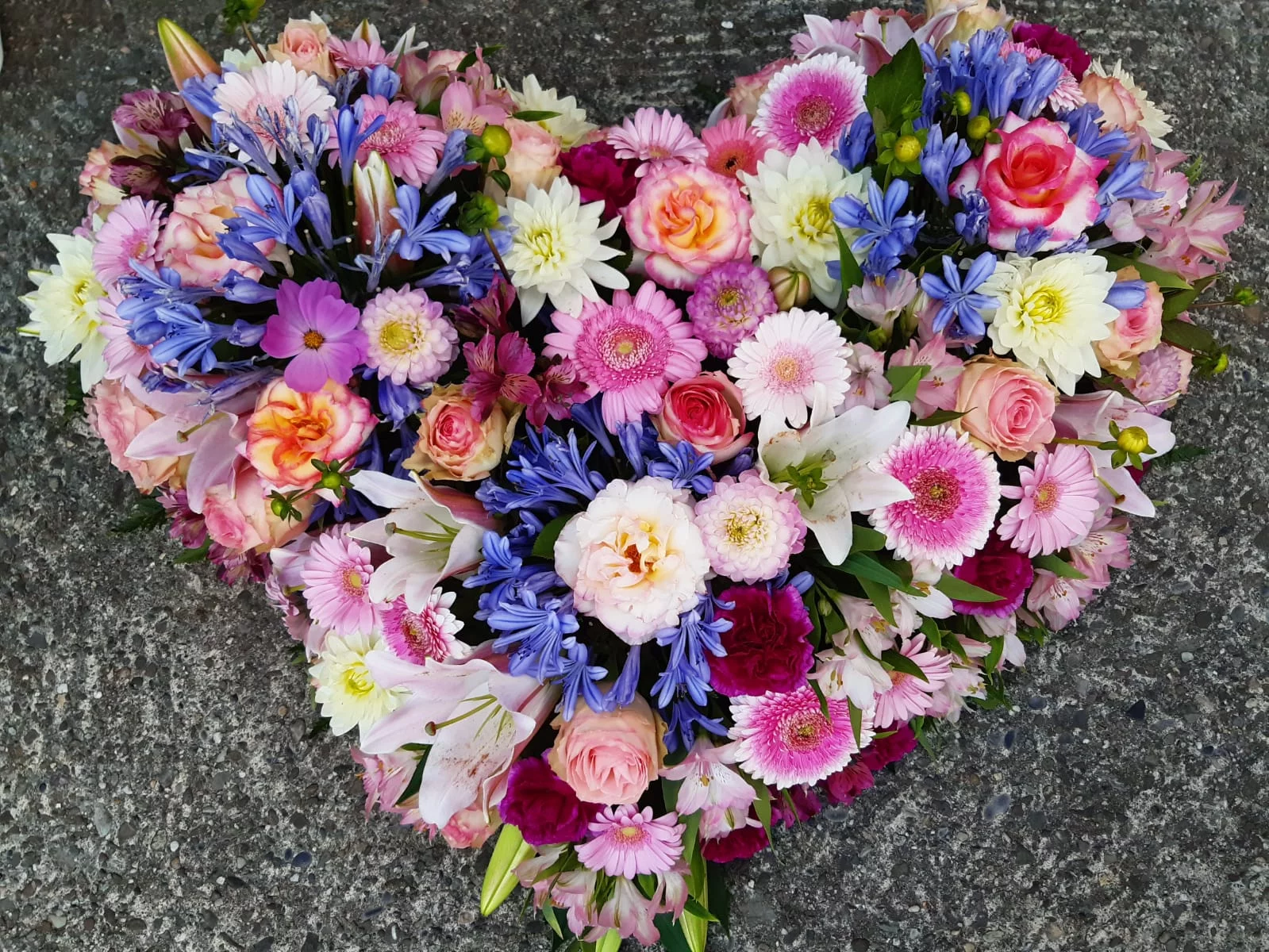 cœur deuil, par Le Secret d'une Fleur, fleuriste à Lyon