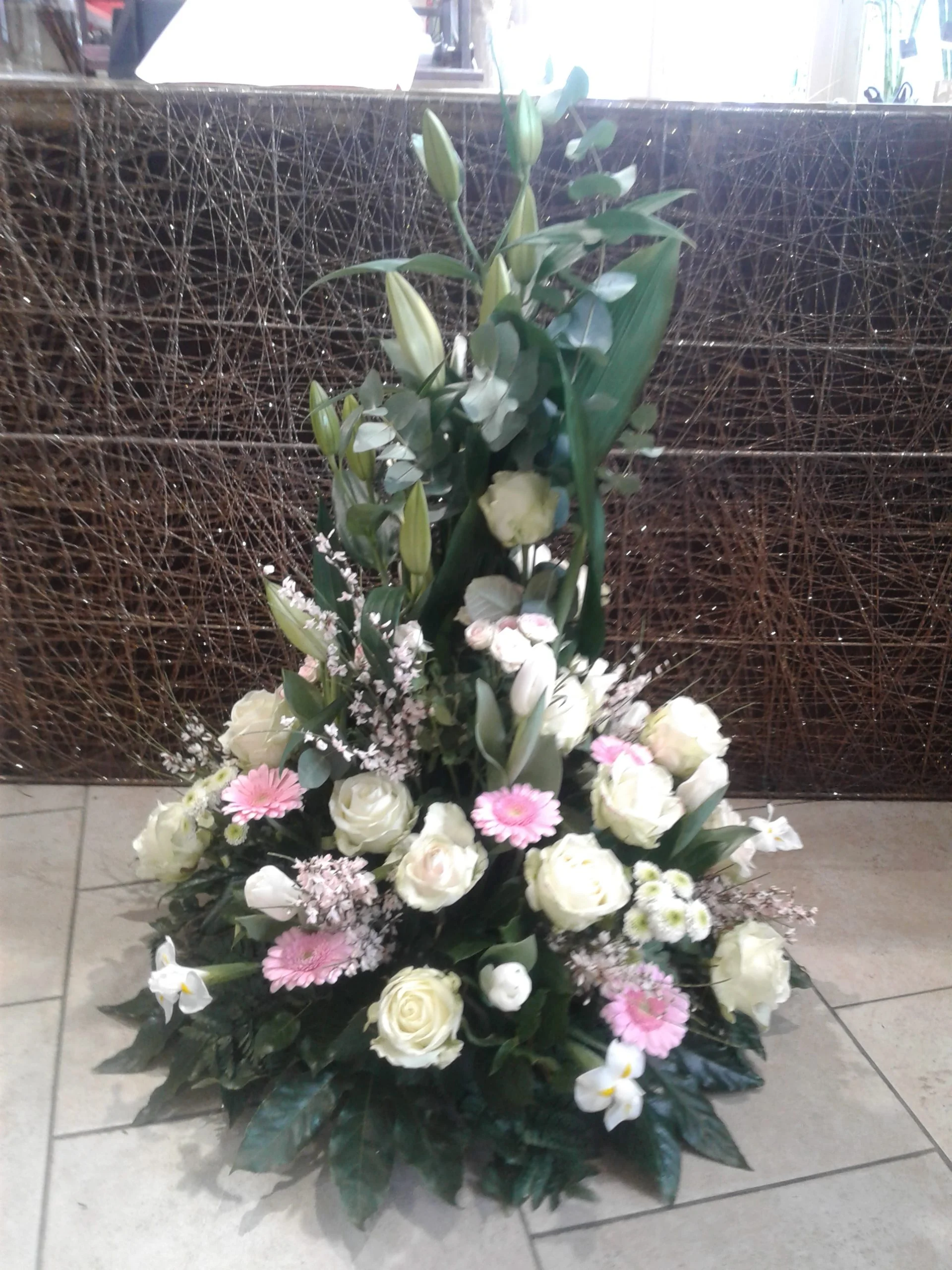 Pièce conique, par Pic Fleurs, fleuriste à Lille