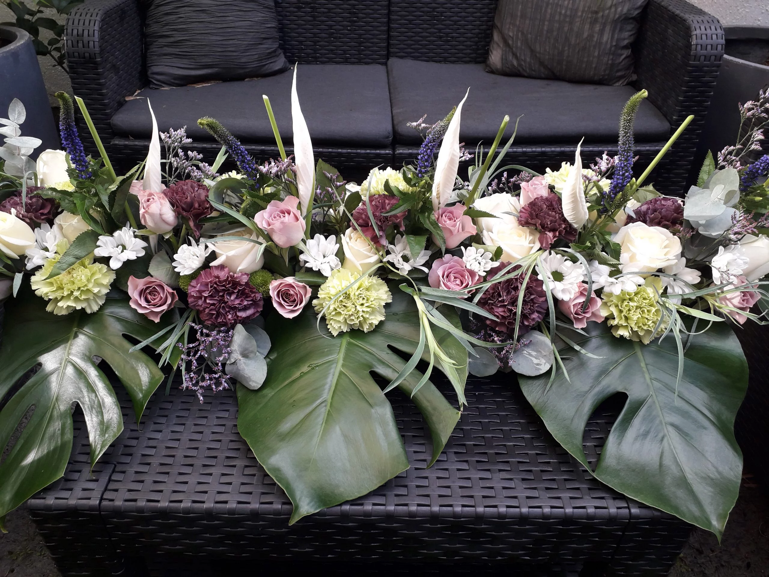 DESSUS DE CERCUEIL, par Lili la main verte, fleuriste à Talence