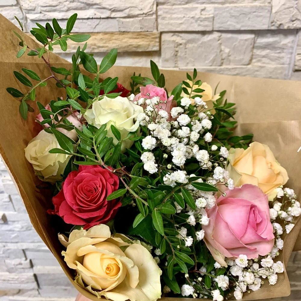 Bouquet de rosettes multicolore, par Les Fleuristes de la Bijude, fleuriste à Biéville-Beuville