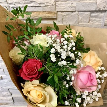 Bouquet de rosettes multicolore, par Les Fleuristes de la Bijude, fleuriste à Biéville-Beuville