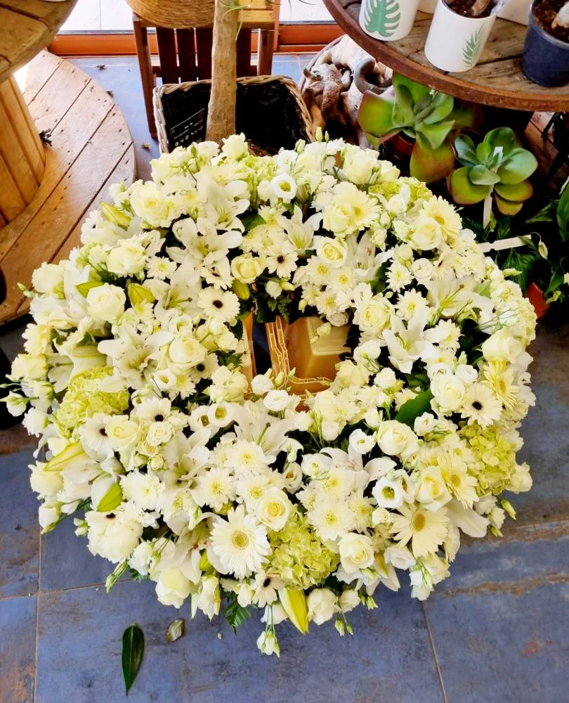 Couronne deuil, par Nature des sens, fleuriste à Biguglia