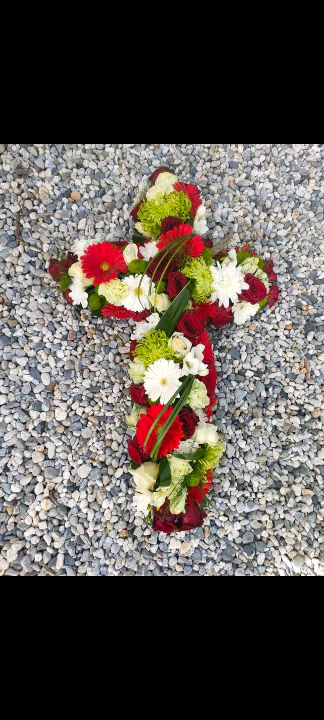 croix, par Mon Instant Fleuri, fleuriste à Loireauxence