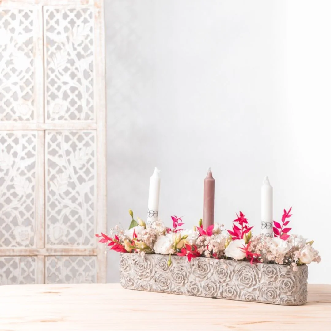 Fleurs & bougies, par Au fil des pétales, fleuriste à Saint-Geoire-en-Valdaine
