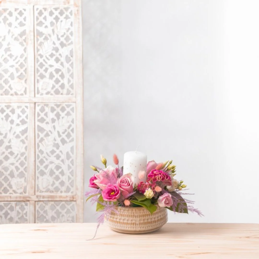 Centre de table rond & sa bougie, par Au fil des pétales, fleuriste à Saint-Geoire-en-Valdaine