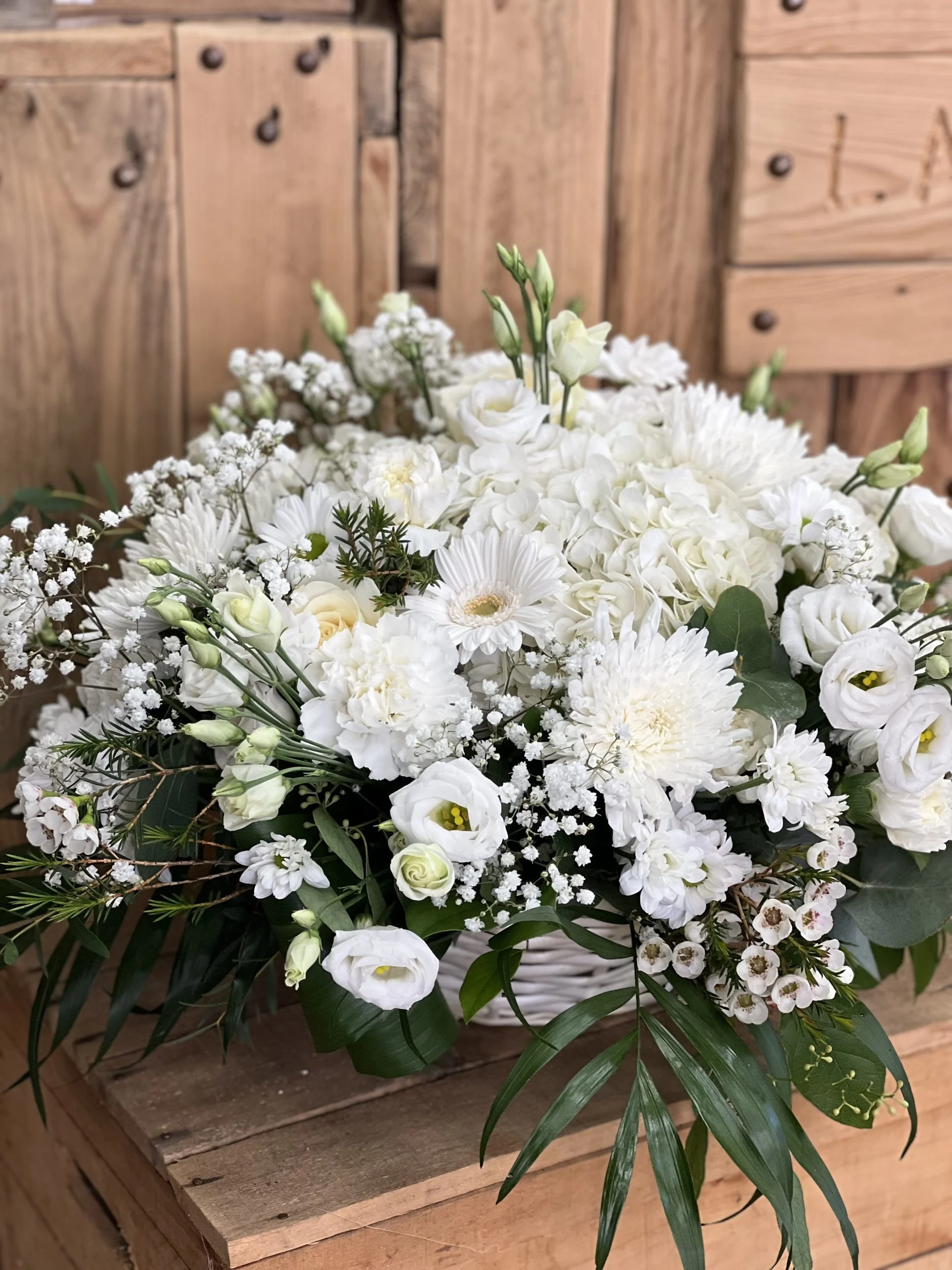 Panier deuil, par Langage Des Fleurs, fleuriste à Bastia