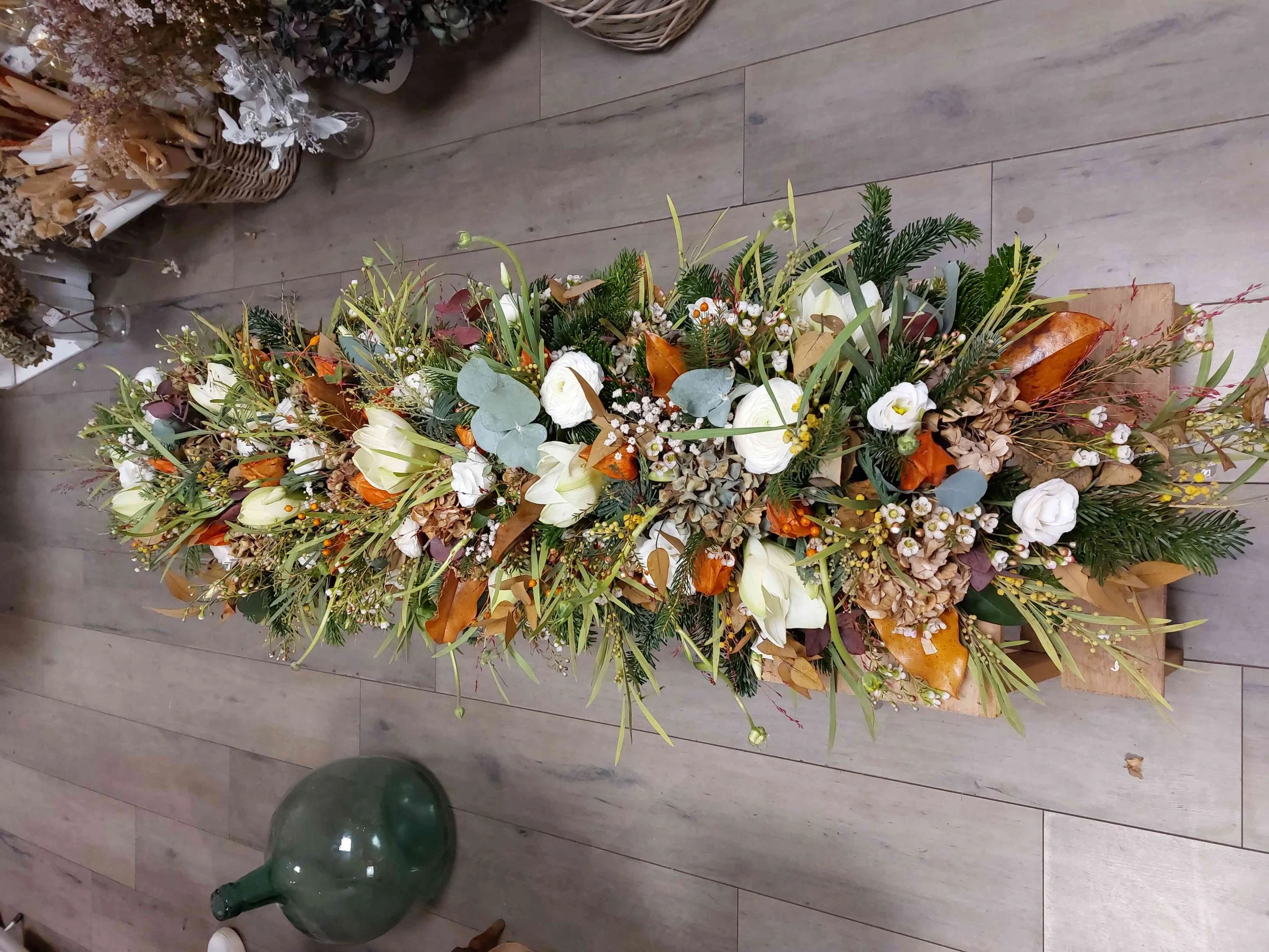 Dessus de cercueil Deuil, par Gaïa, fleuriste à Ondres