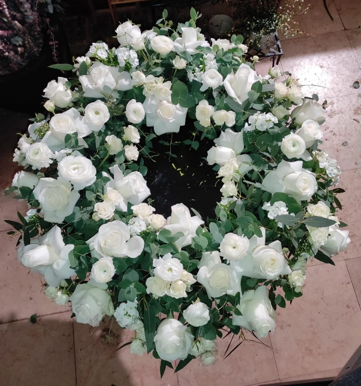 Gerbe de Deuil, par Les Fleurs de Lutece, fleuriste à Paris
