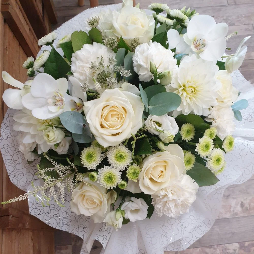 bouquet blanc, par Nature des sens, fleuriste à Biguglia