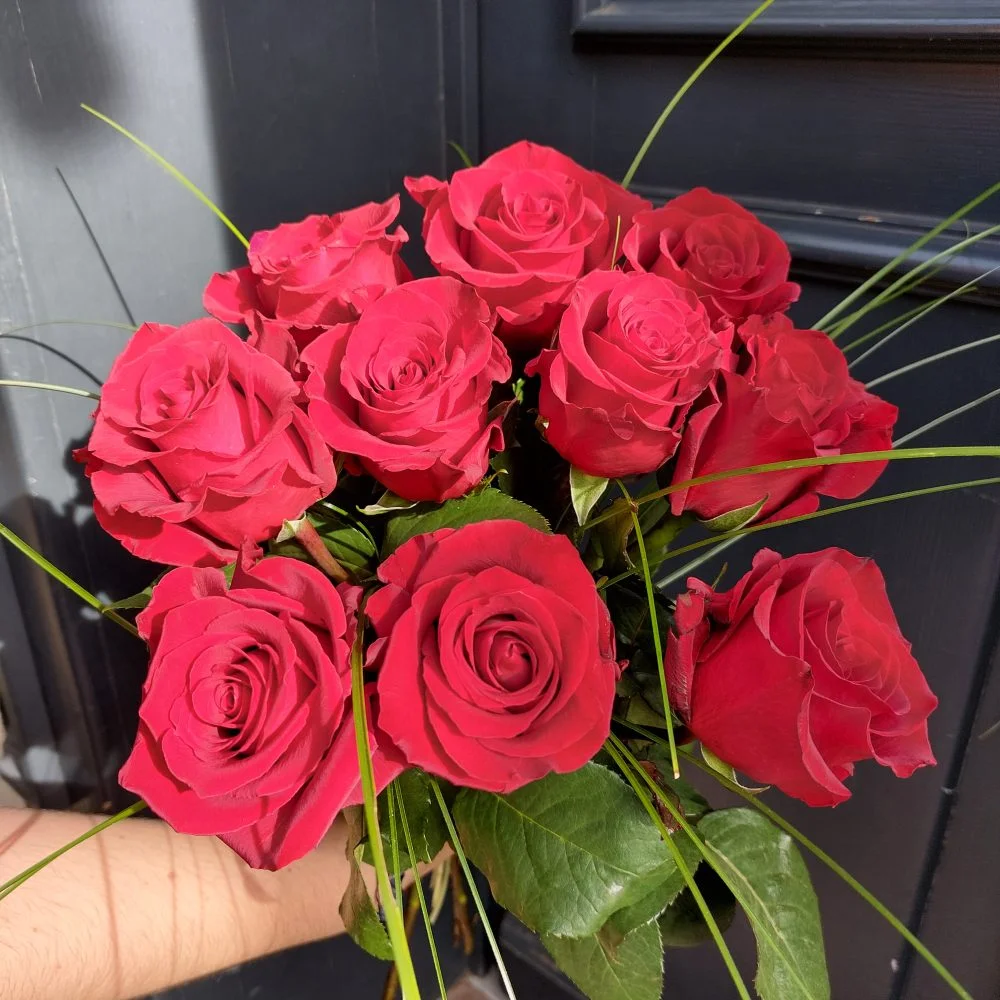 Roses à la Tige, par Aux Fleurs De Nice, fleuriste à Colmar