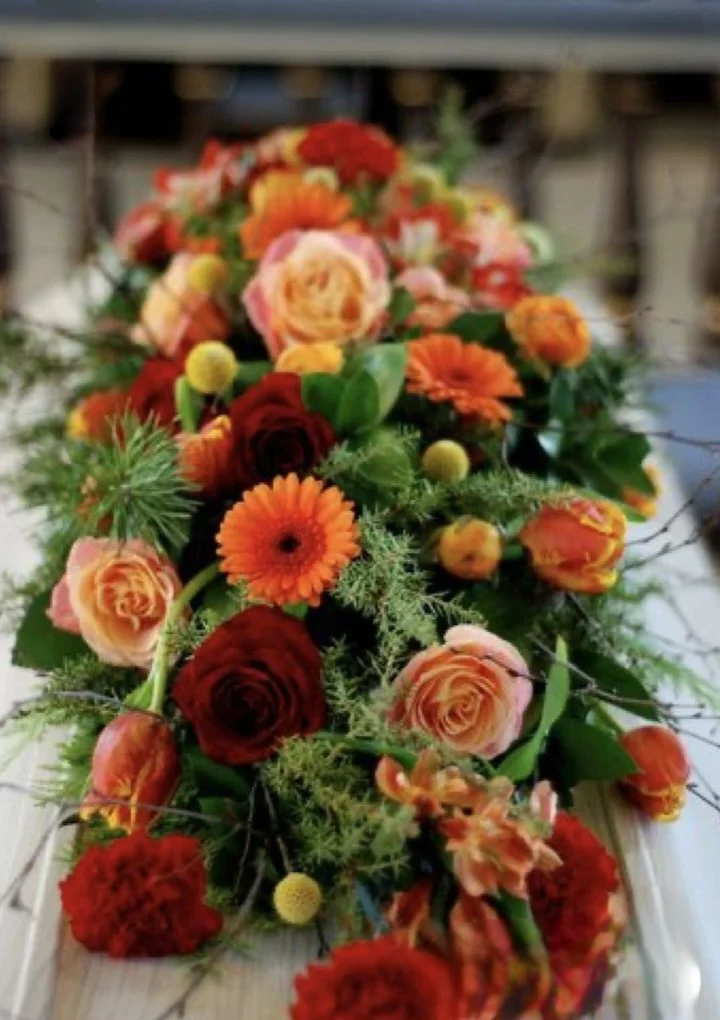 Dessus de cercueil, par Nature éphémère, fleuriste à Lescure-d'Albigeois