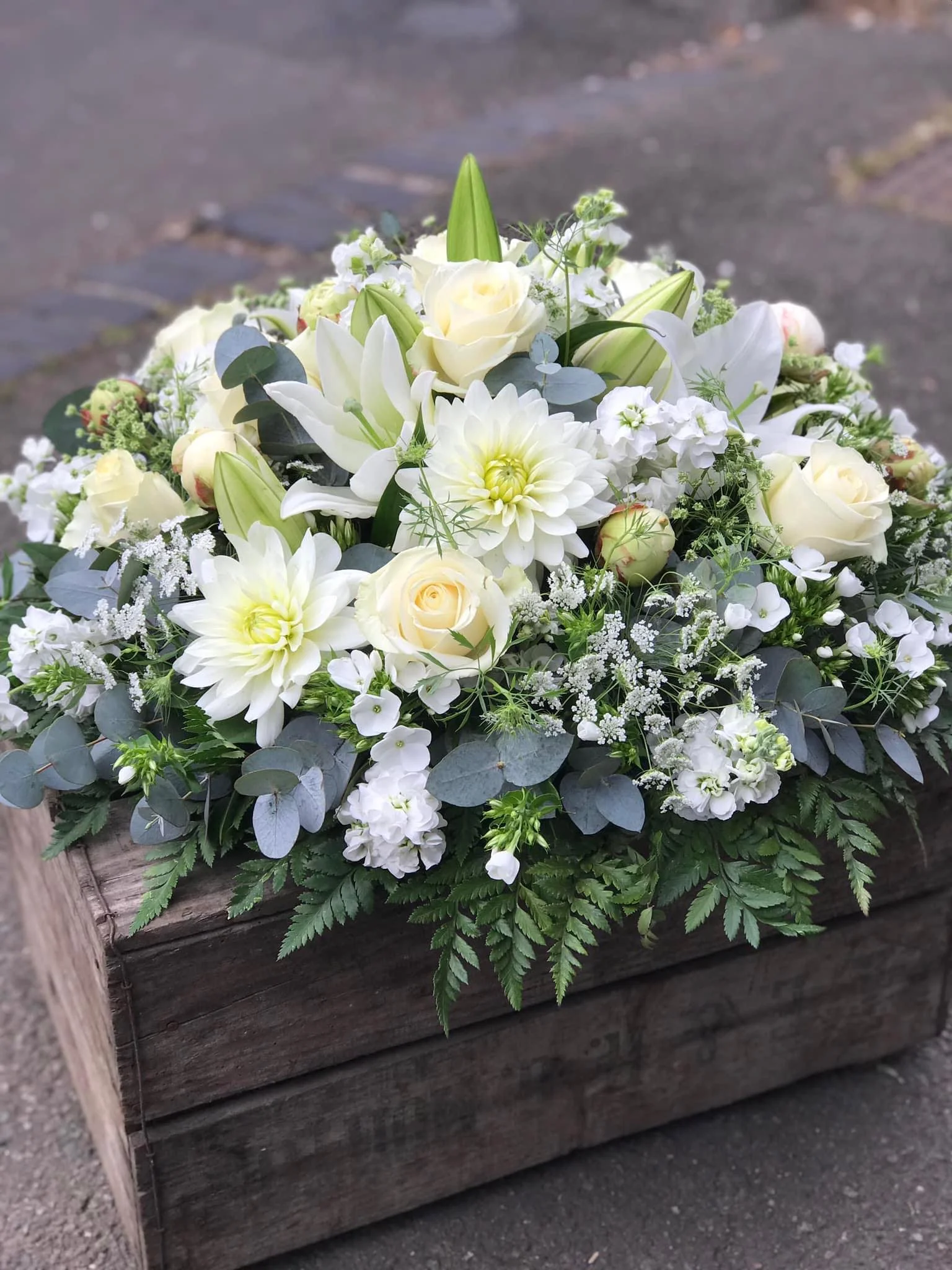 Coussin deuil, par Bloemen By Célia, fleuriste à Hazebrouck