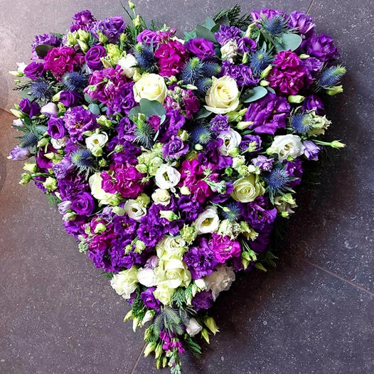 coeur pour cérémonie de deuil, par Fleur de rue, fleuriste à Paris