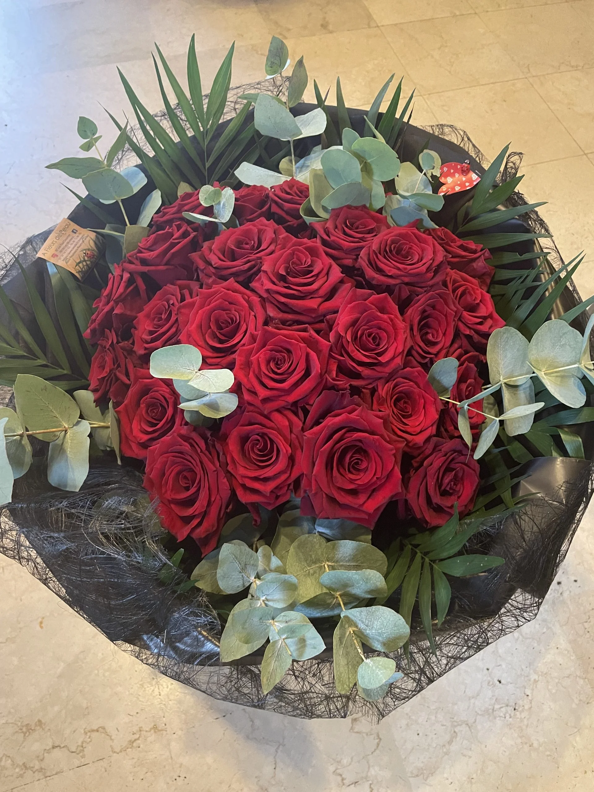 Brassée de roses, par A fleurs de peau, fleuriste à Les Mureaux