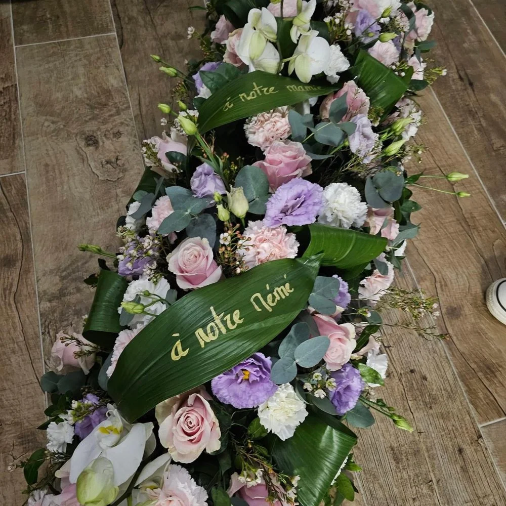 Deuil dessus de cercueil, par Isabelle Fiori's, fleuriste à Porto-Vecchio