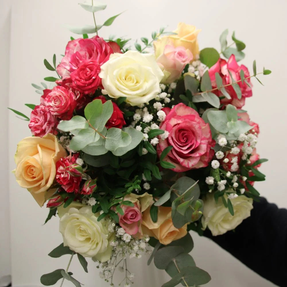 bouquet de roses multicolores, par Julie Fleurs, fleuriste à Carmaux