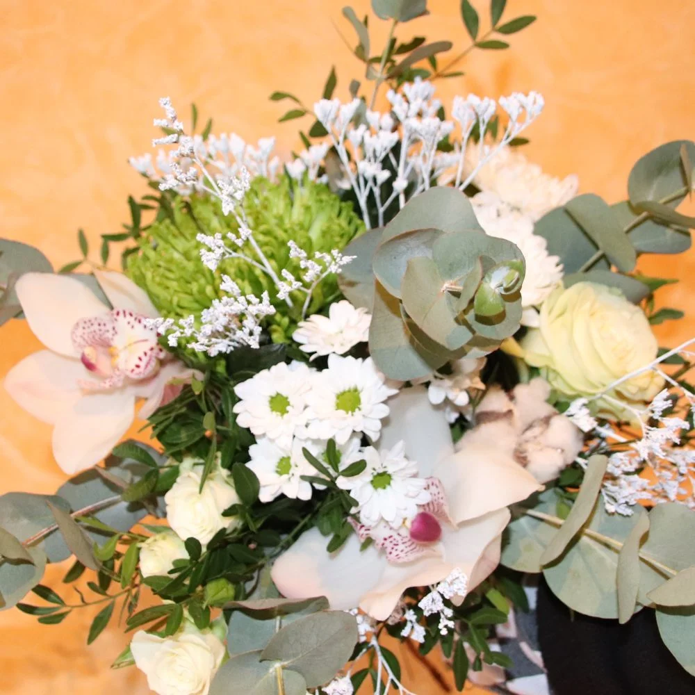 Bouquet blanc et vert, par Julie Fleurs, fleuriste à Carmaux