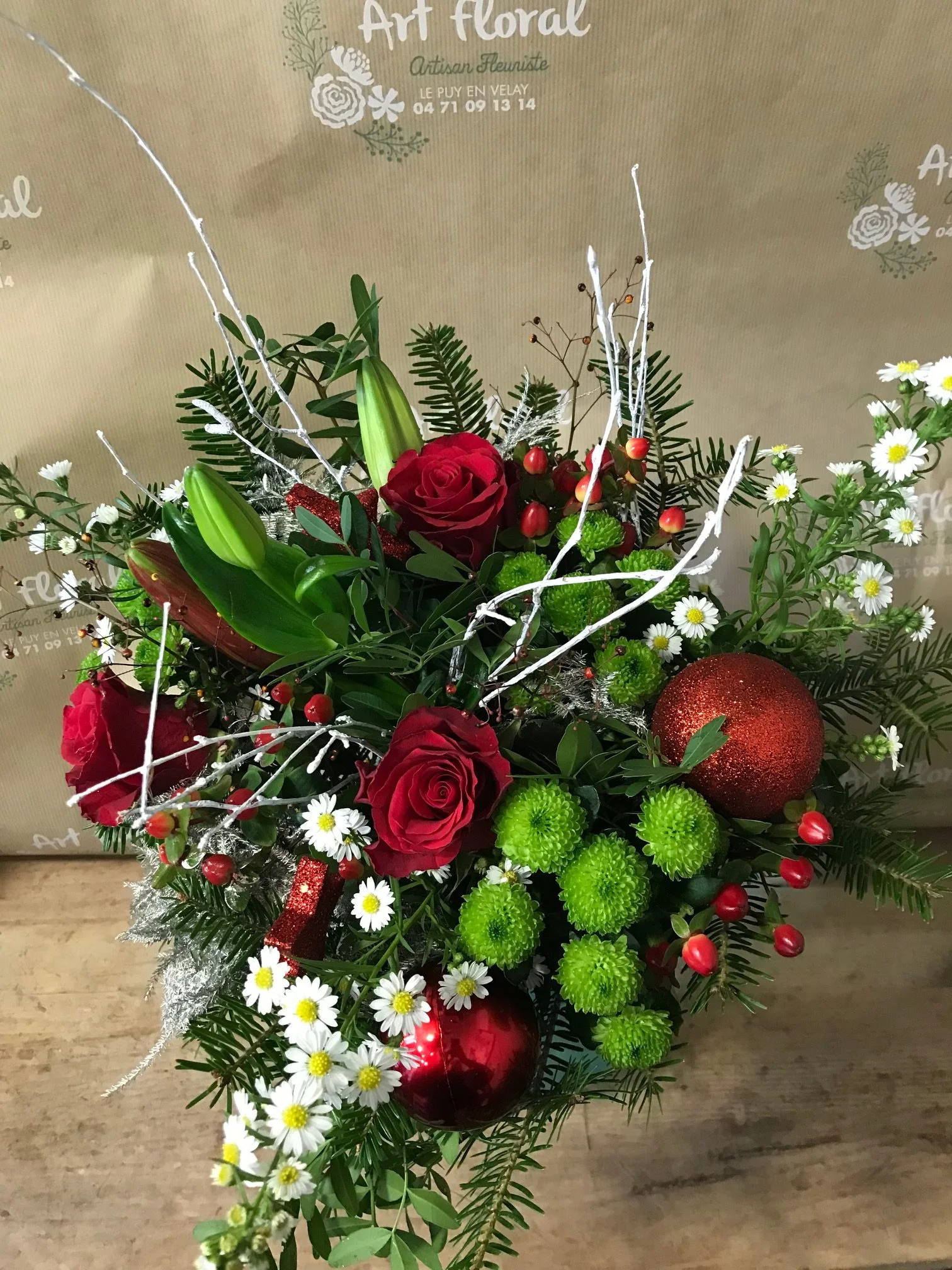 Bouquet Noel Rouge, par Art Floral Le Puy en Velay, fleuriste à Le Puy-en-Velay