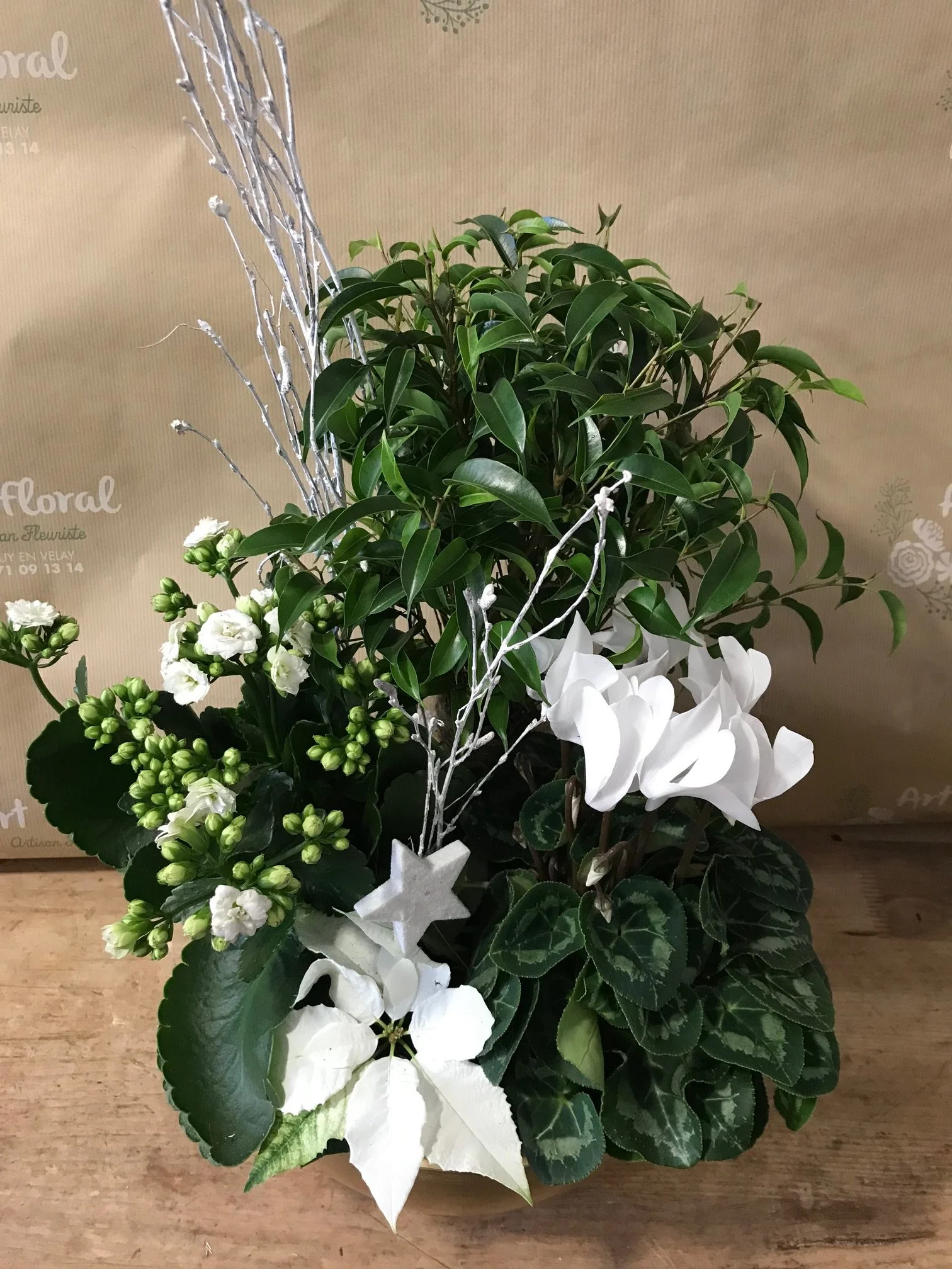 Composition intérieur Noel couleur Blanche, par Art Floral Le Puy en Velay, fleuriste à Le Puy-en-Velay