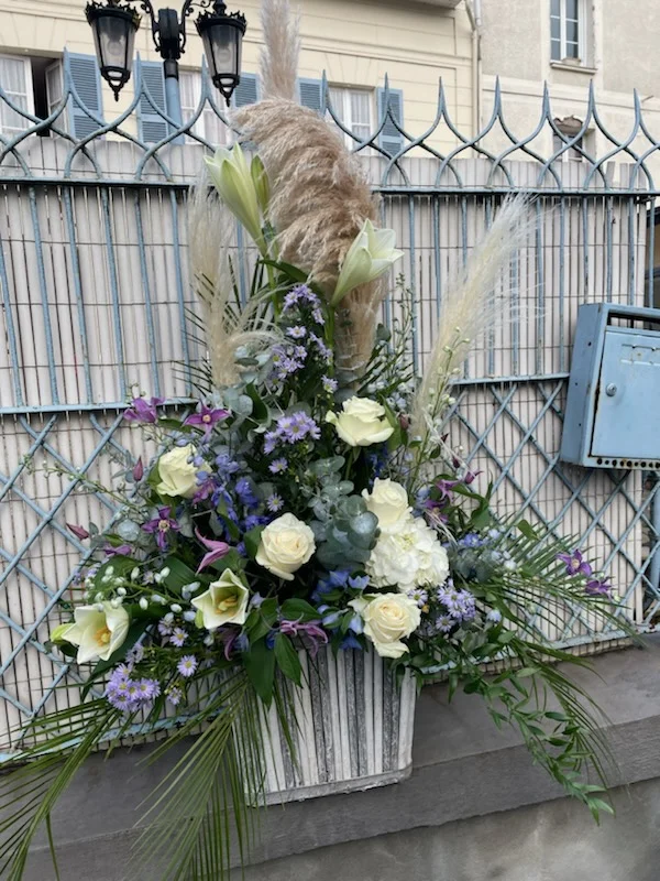 composition hauteur, par Les fleurs du passage, fleuriste à Rouen