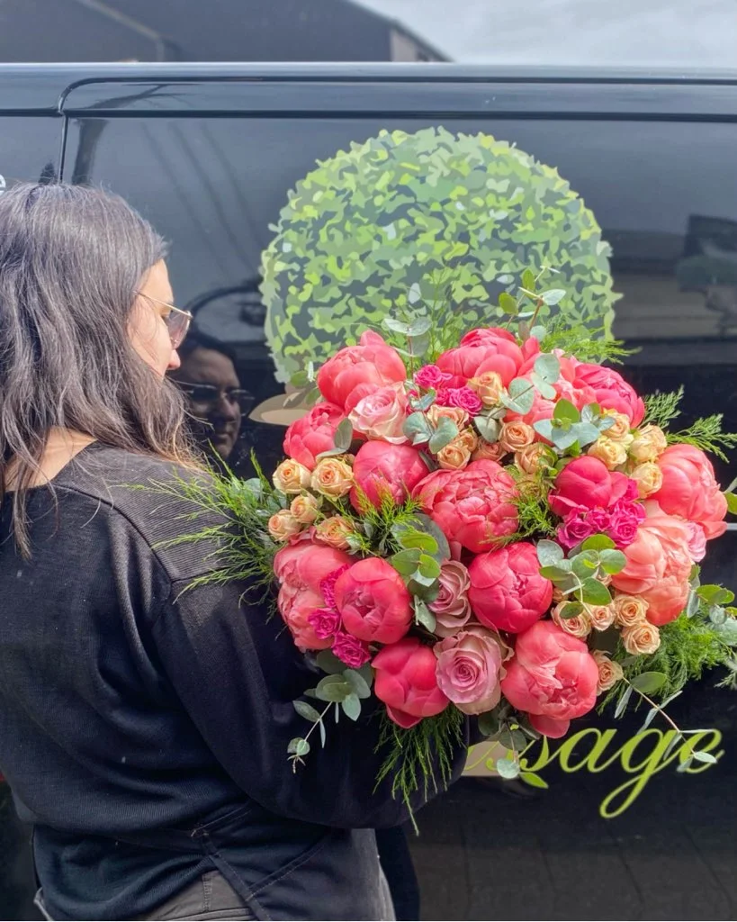douces pivoines et roses, par Les fleurs du passage, fleuriste à Rouen