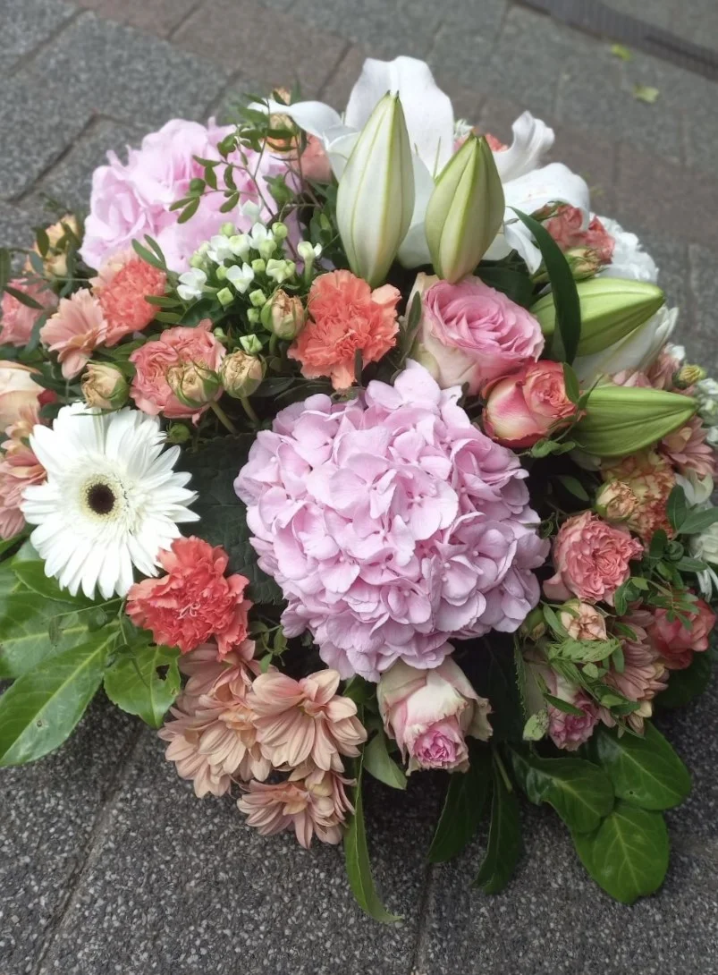 coussin hommage, par Les fleurs du passage, fleuriste à Rouen