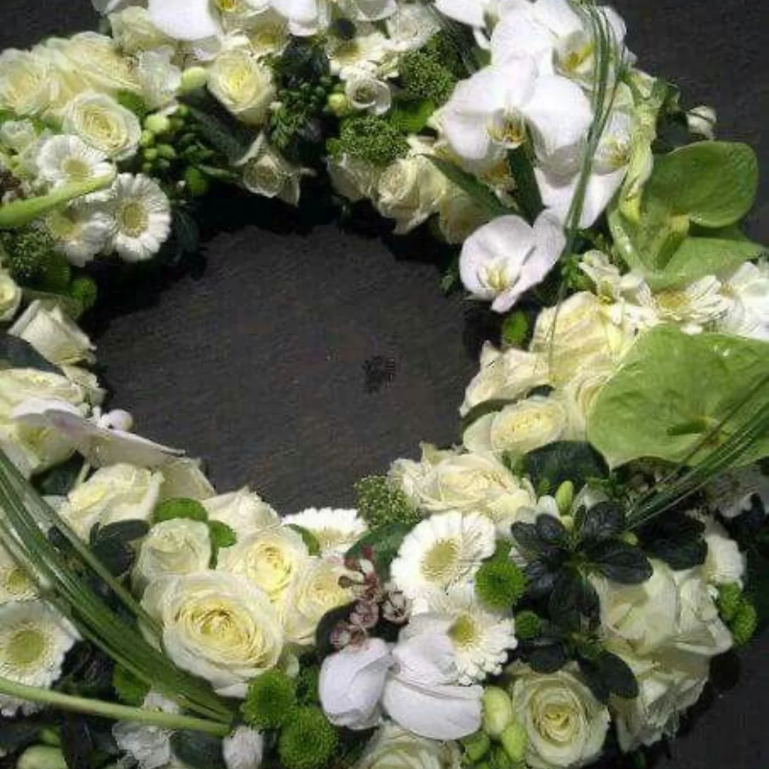 Sérénité Élégante ( banderole incluse), par Tropical, fleuriste à Châtenay-Malabry