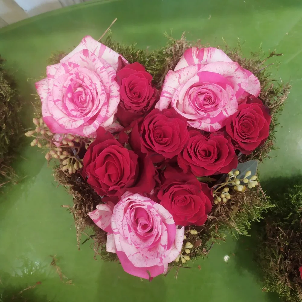 Composition en forme de Coeur, par ROSE-BELLE, fleuriste à Nice