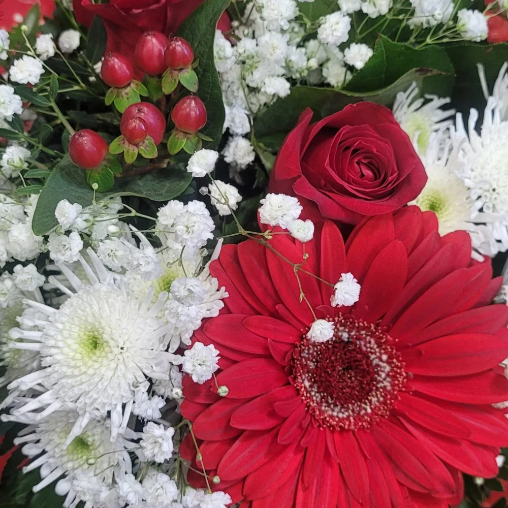 Bouquet Je t'aime, par Les jardins d'Arcadie, fleuriste à Saint-Herblain