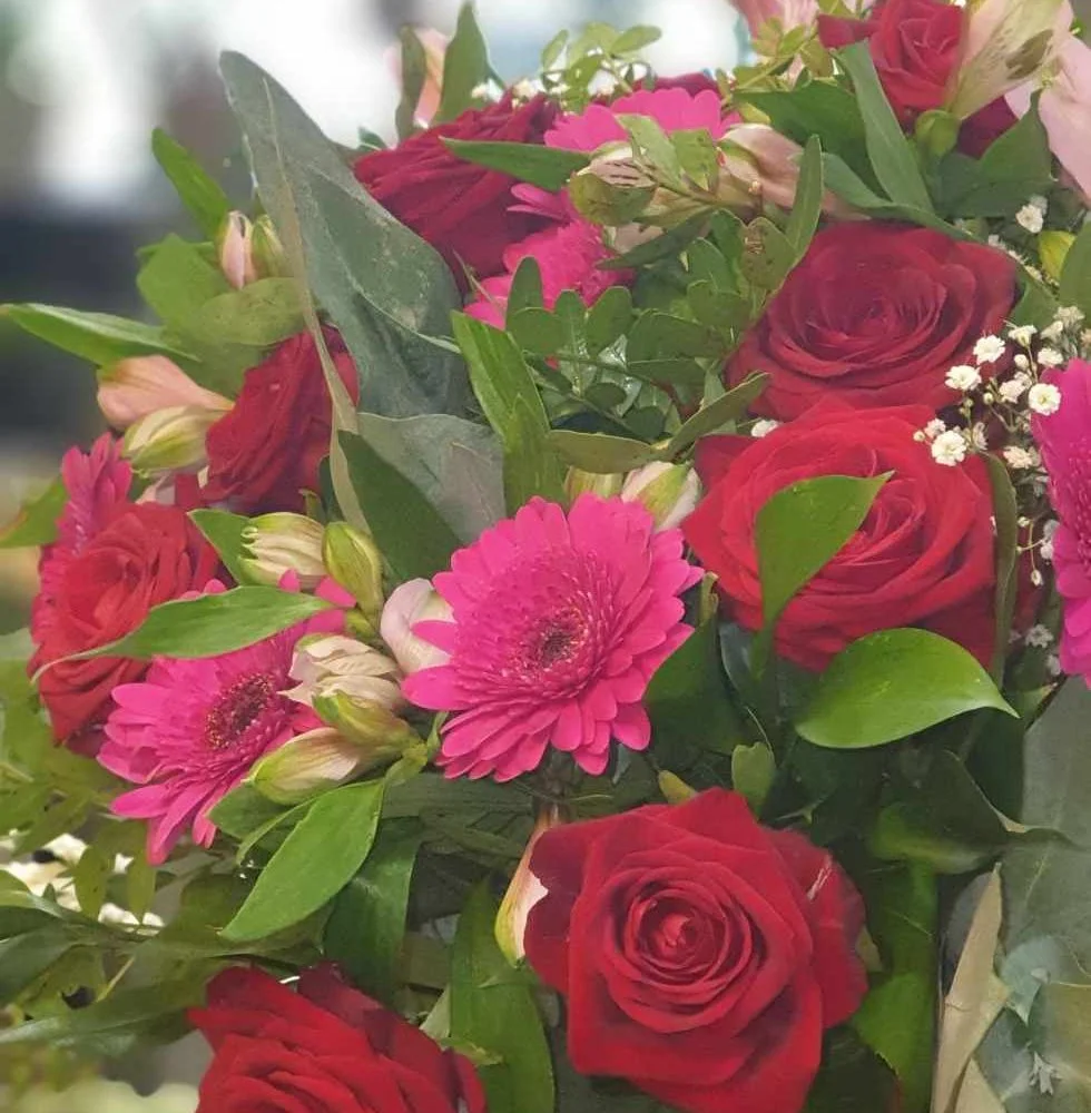 Bouquet rose et rouge, par Fleurs Baccara, fleuriste à Dour