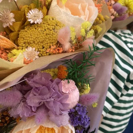 Bouquet en fleurs séchées et stabilisées Alma, par Atelier fleuri, fleuriste à Besançon