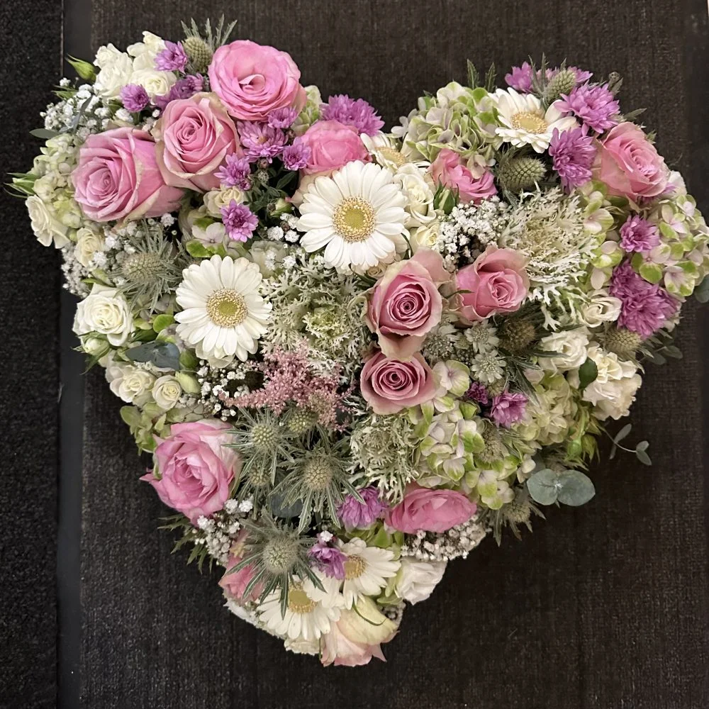 Coeur de deuil de Valentine, par Valentine Fleuriste, fleuriste à La Rochelle
