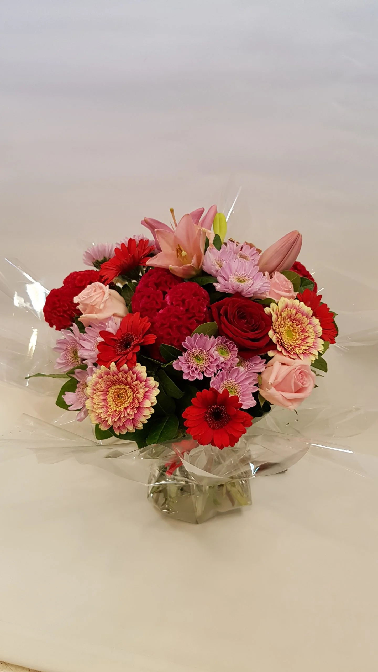 Bouquet du fleuriste rouge et rose, par Mimi Pinson Marseille, fleuriste à Marseille