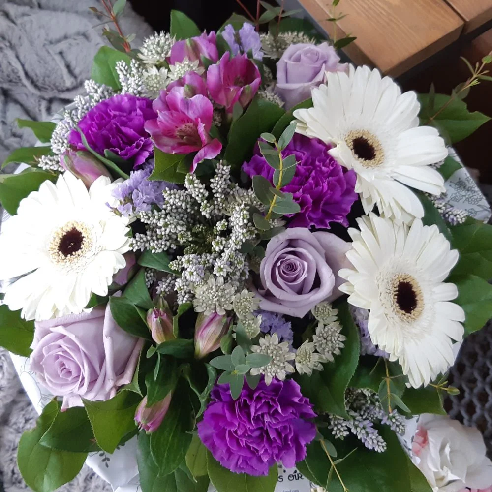 bouquet dominante de violine-parme, par La Ros'oir, fleuriste à Nancy