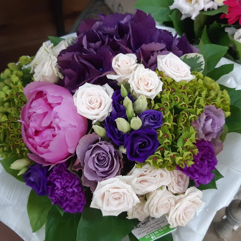 bouquet dominante de violine-parme, par La Ros'oir, fleuriste à Nancy