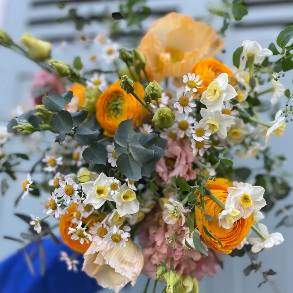Bouquet orange et jaune de saison, par Rose Et Chardon, fleuriste à Meudon