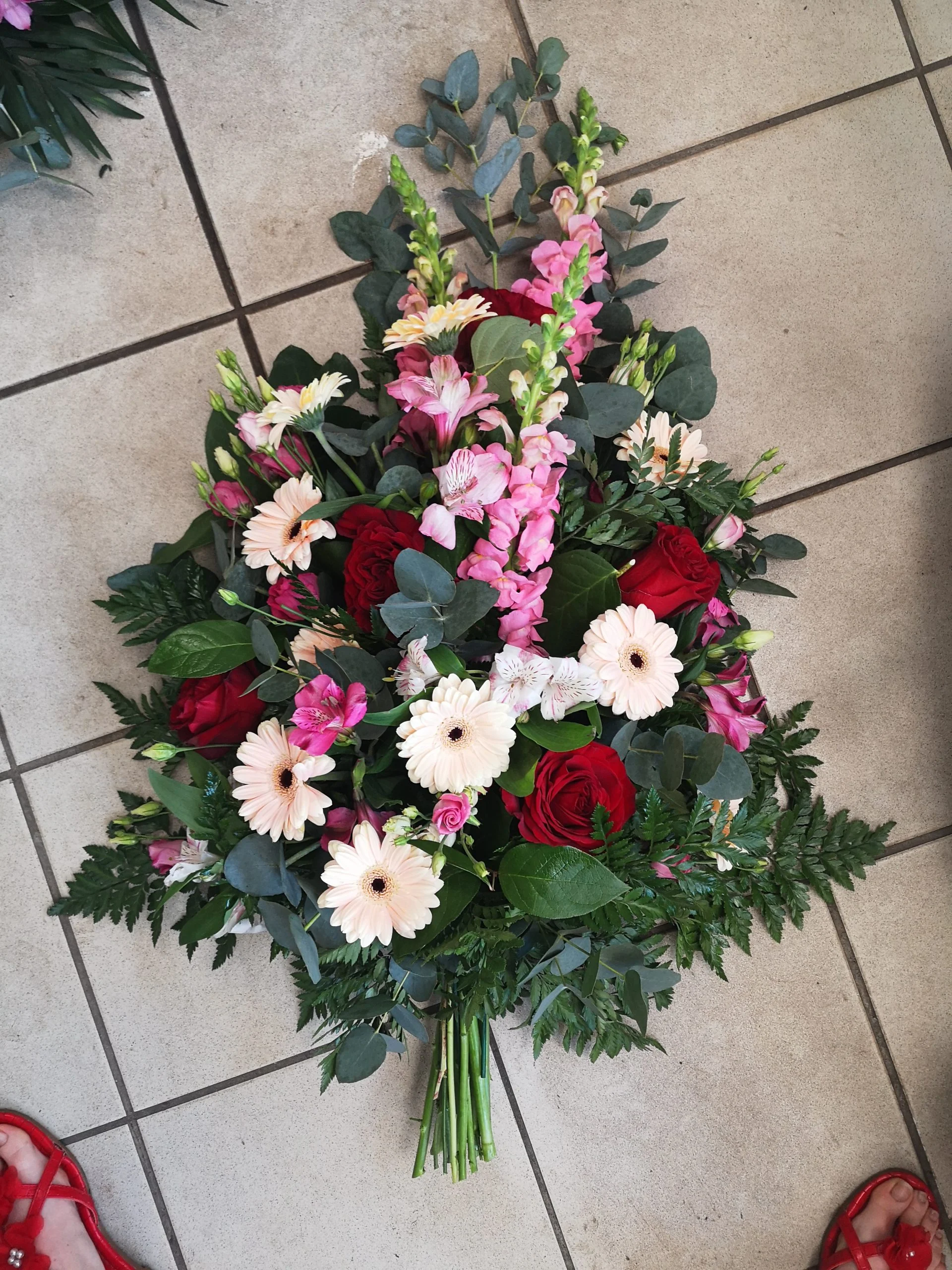 Gerbe de Deuil, par Montluçon Fleurs, fleuriste à Montluçon