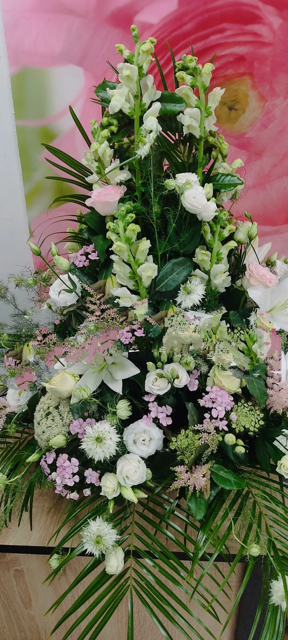 Coussin deuil conique, par Arrosoir Et Pollen, fleuriste à Cosne-Cours-sur-Loire