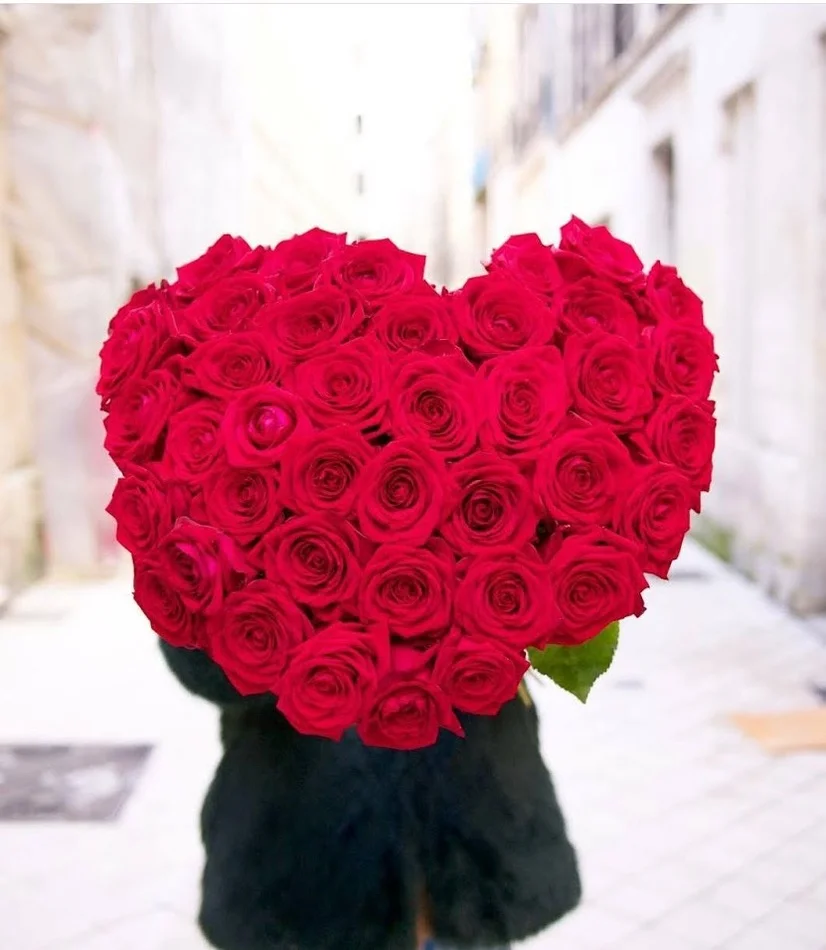 Roses Rouges à la Tige, par Conter Fleurette, fleuriste à Bordeaux