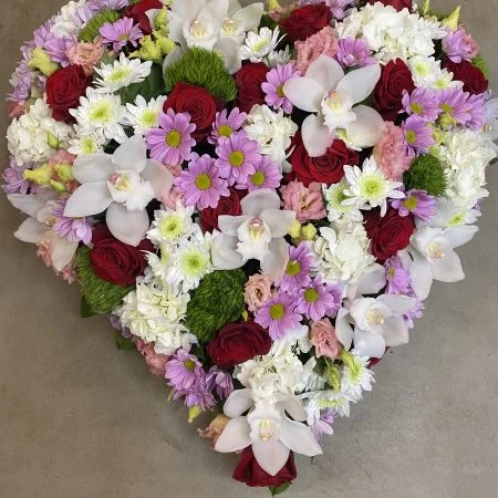 Pièce de Deuil en forme de Cœur, par Allard Fleurs, fleuriste à Antibes