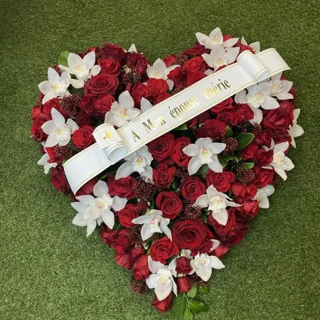 Pièce de Deuil en forme de Cœur, par Allard Fleurs, fleuriste à Antibes